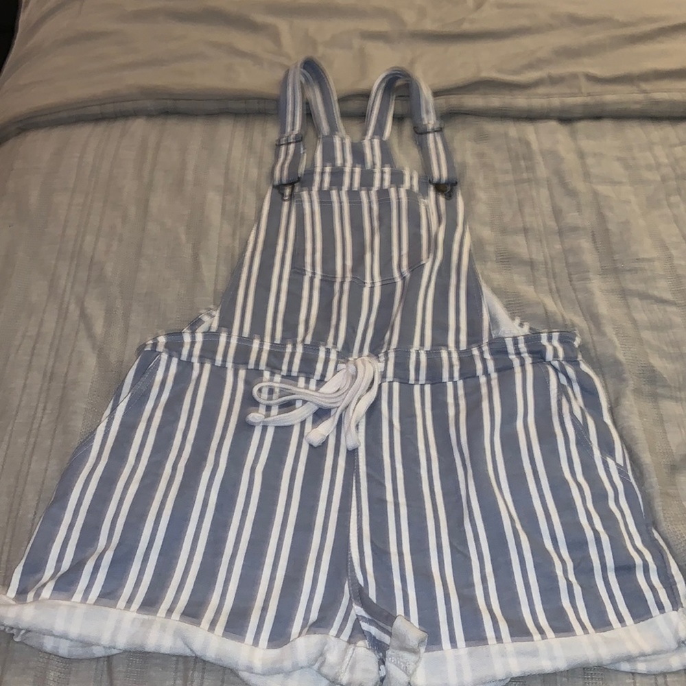 Super cute woman’s shorts overalls